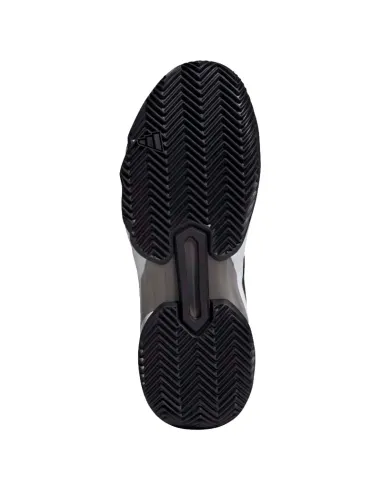 Tênis Adidas CourtJam Control Clay nas cores preto, branco e cinza....
