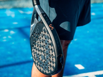 How to put on a padel protector step by step (Easy tutorial)